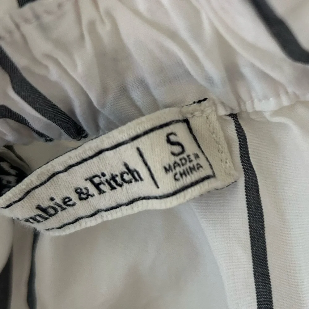 A&F Plaid Off the Shoulder Blouse 
Size: Small
NWOT - Picture 11 of 11